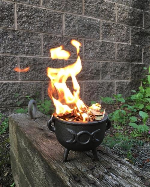 Растущая луна. Ни для кого не секрет, что период с новолуния до полной луны называется растущим это период постепенного усиления энергии. 01