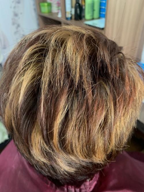 Модная дама с короткой стрижкой может позволить себе и нотку яркости. 02