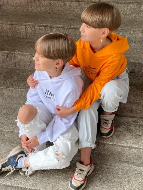 Пока модницы приглядываются к новым стрижкам маллет и шегги, наши звездочки впереди планеты всей. 02