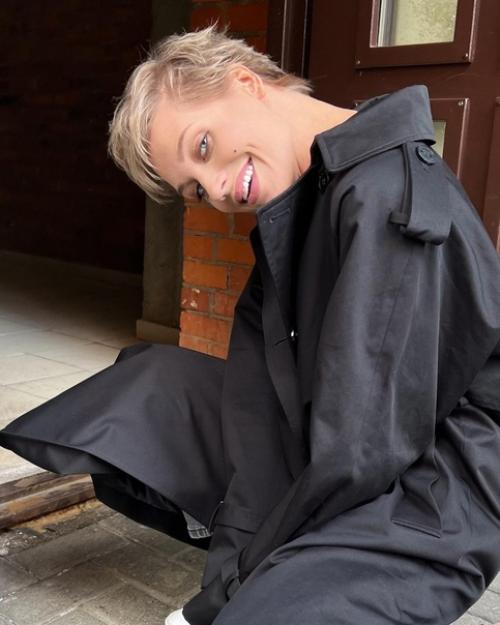 Кристина асмус решила радикально изменить свой образ и сделала себе модную стрижку. 01