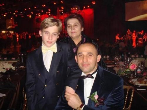 А вы знали, что у Лавандового Рафа есть взрослый сын? 01