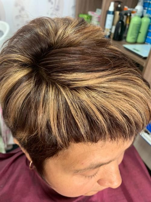 Модная дама с короткой стрижкой может позволить себе и нотку яркости. 01