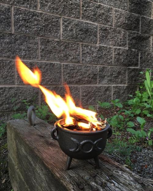 Растущая луна. Ни для кого не секрет, что период с новолуния до полной луны называется растущим это период постепенного усиления энергии. 05