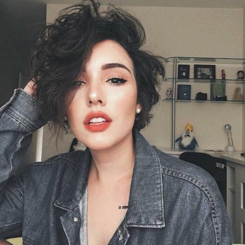 Для тех, кто за время карантина решился на смену прически, мы рассказываем про модные стрижки этого лета. 01