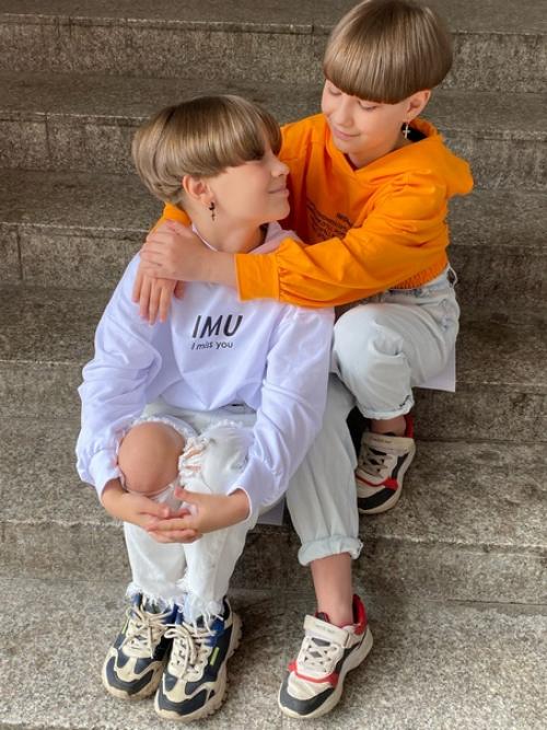 Пока модницы приглядываются к новым стрижкам маллет и шегги, наши звездочки впереди планеты всей. 01