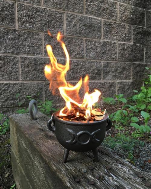 Растущая луна. Ни для кого не секрет, что период с новолуния до полной луны называется растущим это период постепенного усиления энергии. 02