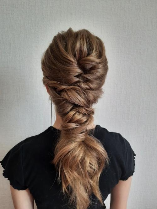 Хорошо, когда под рукой есть своя модель ( правда для причёски волосы самое то- натуральные, прямые с ровным срезом), но учёба, есть учёба. 02