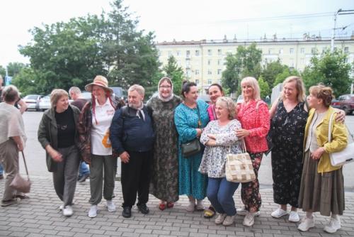На вокзале развернулось гулянье. 07 На вокзале развернулось гулянье. 07