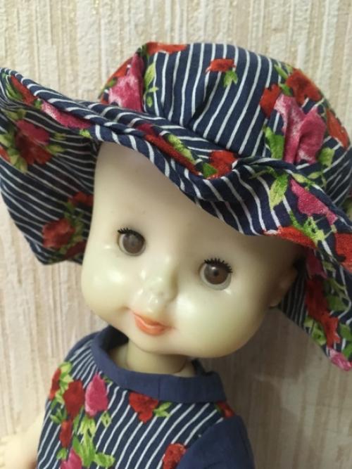 Закон жанра барахолки: если бабушка надела на куклу шляпку, значит у куклы проблемы с волосами. 01 Закон жанра барахолки: если бабушка надела на куклу шляпку, значит у куклы проблемы с волосами. 01