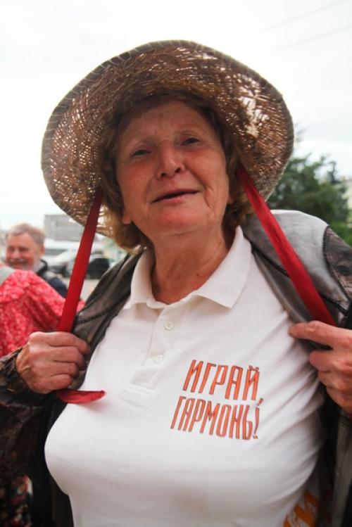 На вокзале развернулось гулянье. 01 На вокзале развернулось гулянье. 01