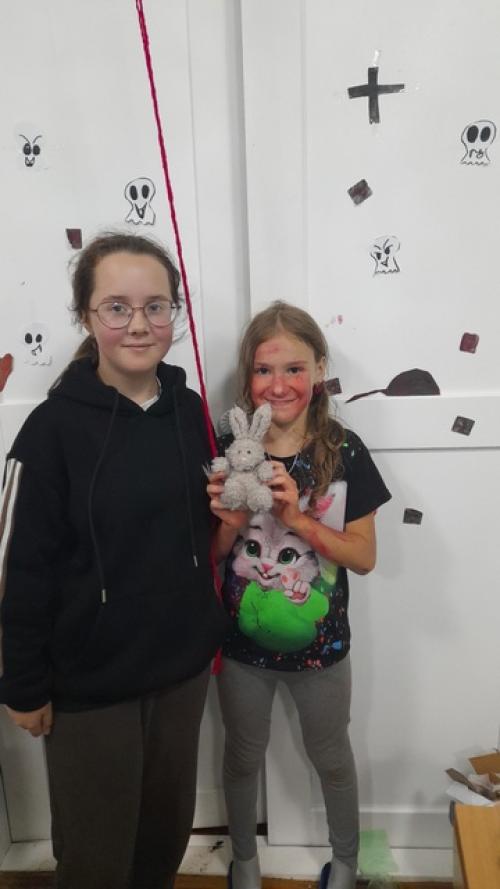 Несмотря на дождь и нудную погоду, Деньги зарабатывать не лень не лень, потому что всё ведь- для народа., и весь вечер - это бизнес - день! 07