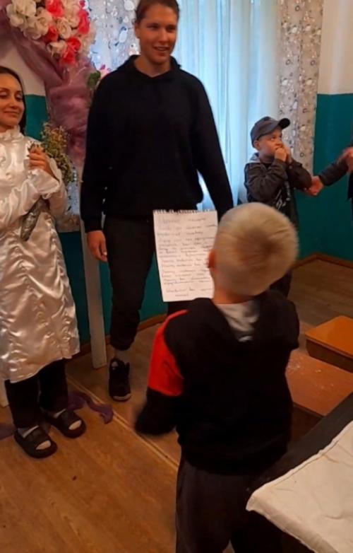 Несмотря на дождь и нудную погоду, Деньги зарабатывать не лень не лень, потому что всё ведь- для народа., и весь вечер - это бизнес - день! 08