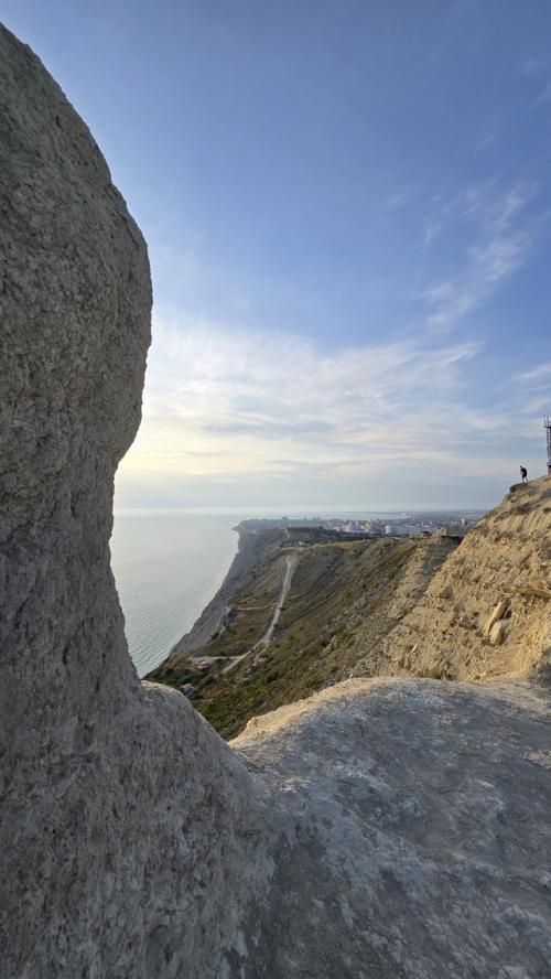 В случае если вы бывали в г. Анапа, то наверняка побывали на самой высокой её точке, а именно на горе под названием Лысая. 01