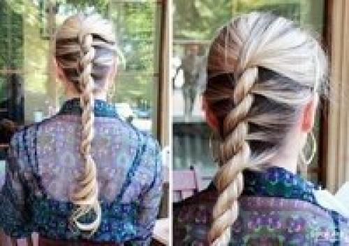 Для начала тщательно мы расчесываем волосы, тем самым подготавливая их к плетению. 09 Для начала тщательно мы расчесываем волосы, тем самым подготавливая их к плетению. 09