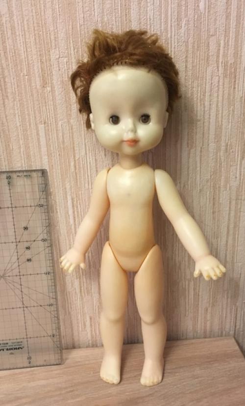 Закон жанра барахолки: если бабушка надела на куклу шляпку, значит у куклы проблемы с волосами. 02 Закон жанра барахолки: если бабушка надела на куклу шляпку, значит у куклы проблемы с волосами. 02