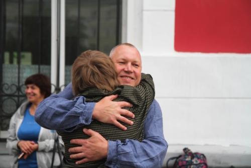 На вокзале развернулось гулянье. 03 На вокзале развернулось гулянье. 03