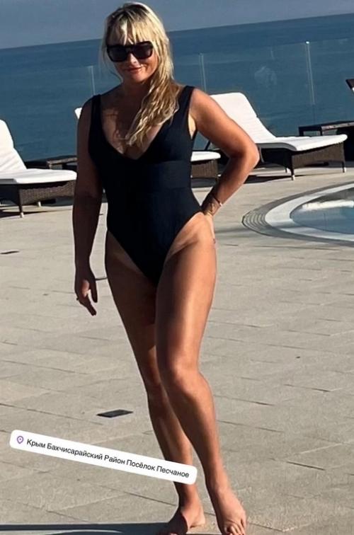 Я Старалась: дана Борисова показала фигуру в купальнике на отдыхе в Крыму. 02