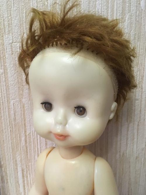 Закон жанра барахолки: если бабушка надела на куклу шляпку, значит у куклы проблемы с волосами. 04 Закон жанра барахолки: если бабушка надела на куклу шляпку, значит у куклы проблемы с волосами. 04