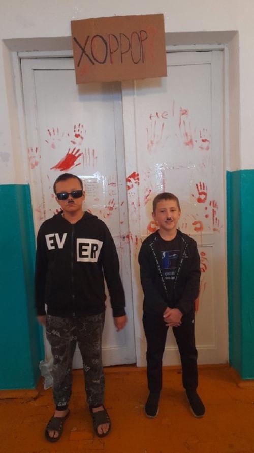 Несмотря на дождь и нудную погоду, Деньги зарабатывать не лень не лень, потому что всё ведь- для народа., и весь вечер - это бизнес - день! 02