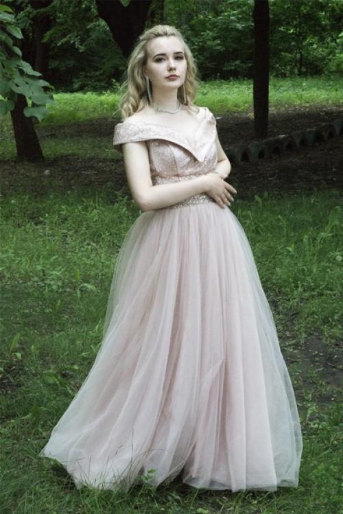 Выпускные платья, это вещь дорогостоящая, но прекрасная. 01