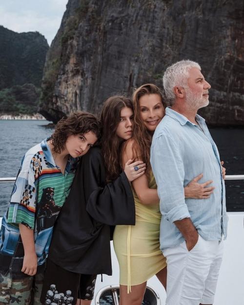 Мои Девчонки.  Сосо павлиашвили делится семейными фото с женой и дочками. 01