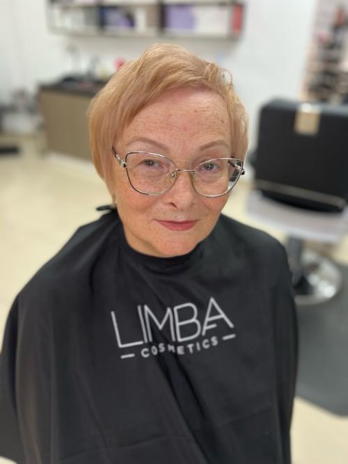 Женщины элегантного возраста скептически относятся к кардинальным изменениям внешности, однако в подавляющем большинстве случаев это работает. 01