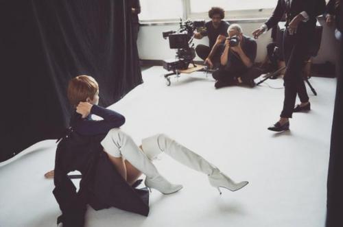 Модный пикси боб джиджи хадид в рекламе Stuart Weitzman. 05 Модный пикси боб джиджи хадид в рекламе Stuart Weitzman. 05