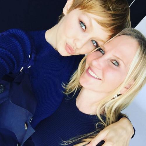 Модный пикси боб джиджи хадид в рекламе Stuart Weitzman. 03 Модный пикси боб джиджи хадид в рекламе Stuart Weitzman. 03