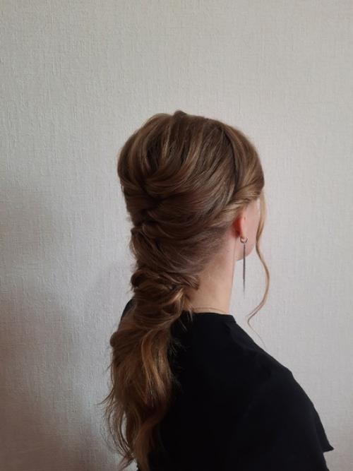 Хорошо, когда под рукой есть своя модель ( правда для причёски волосы самое то- натуральные, прямые с ровным срезом), но учёба, есть учёба. 01