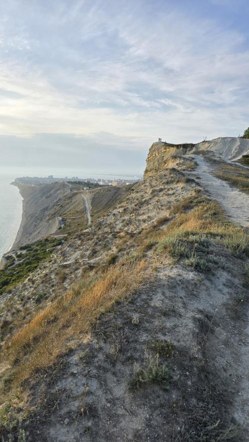 В случае если вы бывали в г. Анапа, то наверняка побывали на самой высокой её точке, а именно на горе под названием Лысая. 05