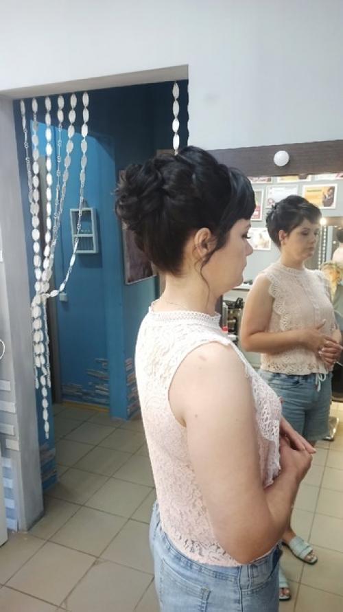 Элегантный высокий пучок - одна из самых популярных причесок у женщин всего мира. 01