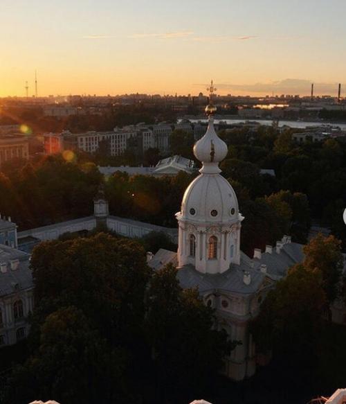 Смольный. Один из самых красивых соборов города и, я предлагаю туристам, да и местным, сходить на звонницу. 01 Смольный. Один из самых красивых соборов города и, я предлагаю туристам, да и местным, сходить на звонницу. 01