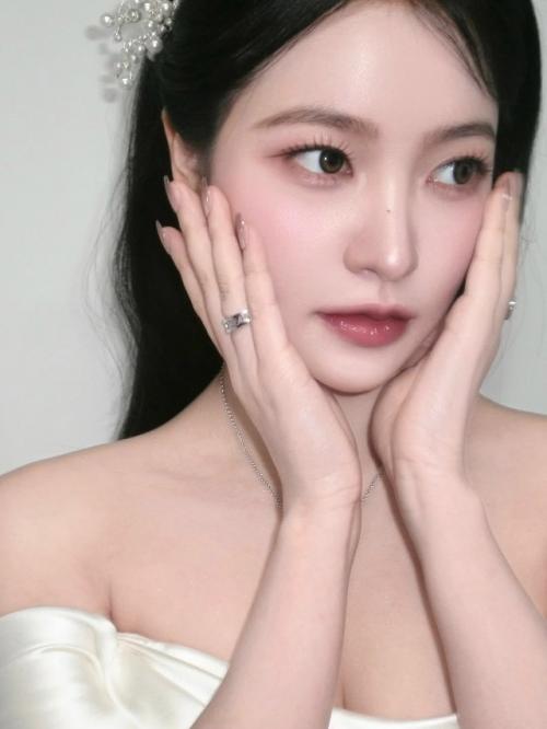 Обновление в соц.  Сети визажиста йери из Red Velvet просто сумасшедшее. 02