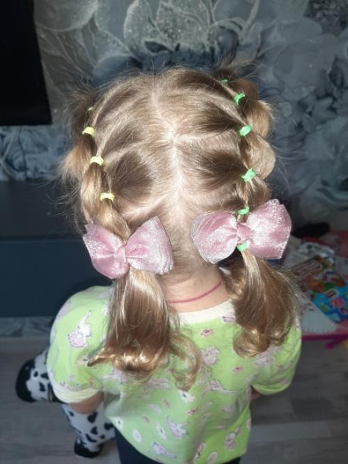 Сделала доче причёску, называется переплёт. 02