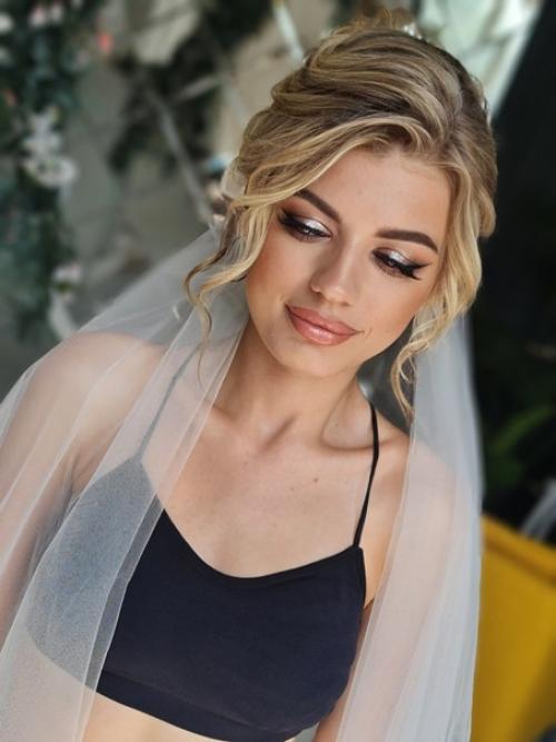 Профессиональный макияж - не синоним Маске на лице. 01