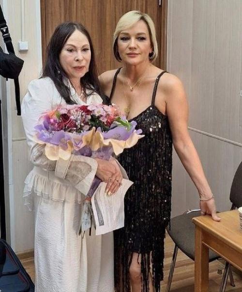 Татьяна буланова поделилась фото с Мариной Хлебниковой. 01