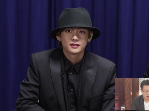 Просто подумайте.   Парни часто в костюмах светятся. 05