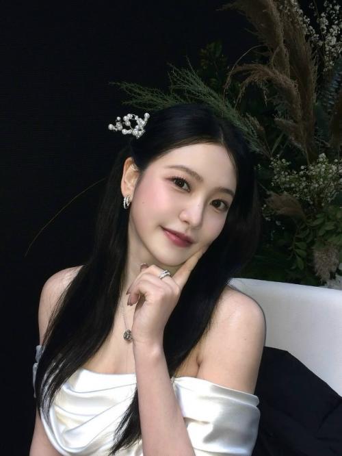 Обновление в соц.  Сети визажиста йери из Red Velvet просто сумасшедшее. 03