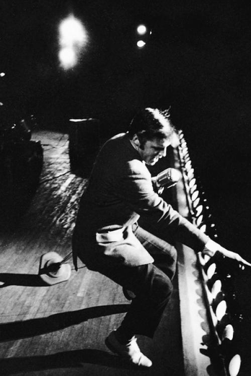 В Майами Элвис Пресли приехал в пятницу 3 августа 1956 года. 07