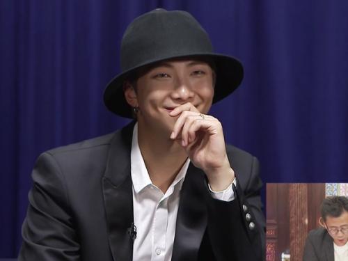 Просто подумайте.   Парни часто в костюмах светятся. 03