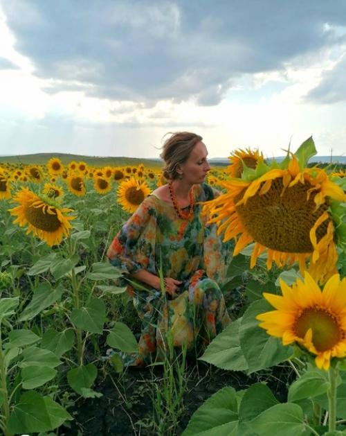 Ну и в завершении этого хвалынского дня - фото в подсолнухах. 02