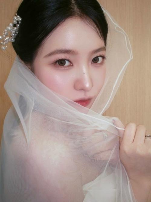 Обновление в соц.  Сети визажиста йери из Red Velvet просто сумасшедшее. 04