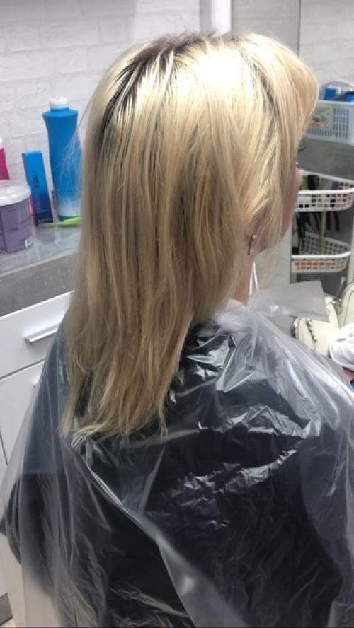 Аристократичный холодный пепельный блонд идеально смотрится как на длинных локонах, так и на модных коротких стрижках. 04