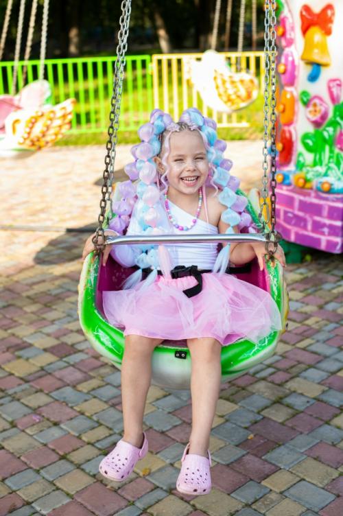 Таким образом, если день рождения у ребёнка ранней осенью, можно сделать вот такие прикольные летние фотки. 08