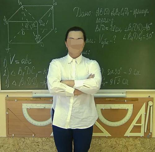 Сургутскому учителю пришлось уволиться из-за длинных волос. 01