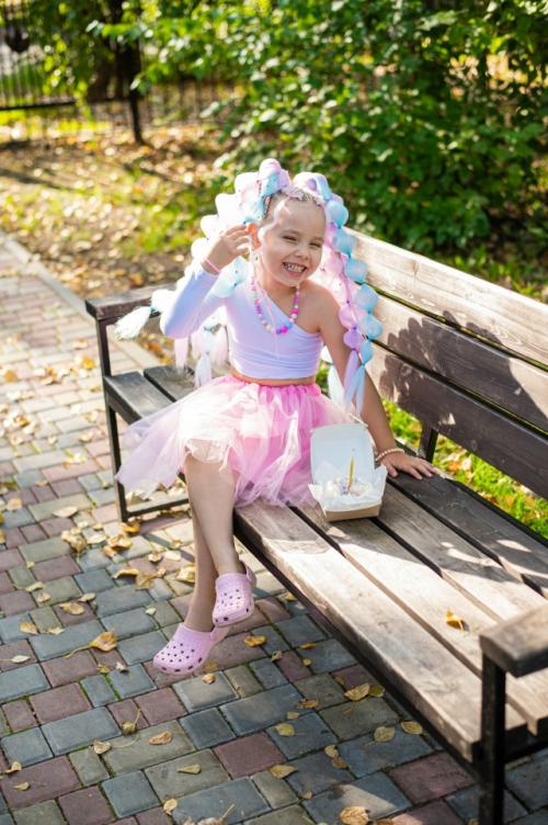 Таким образом, если день рождения у ребёнка ранней осенью, можно сделать вот такие прикольные летние фотки. 05