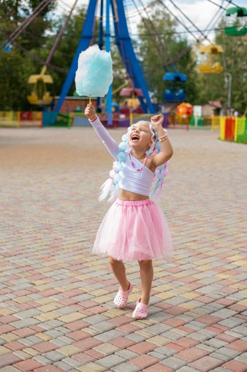 Таким образом, если день рождения у ребёнка ранней осенью, можно сделать вот такие прикольные летние фотки. 02