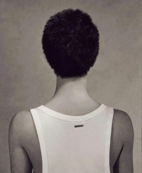 Ким кaрдaшьян экспериментирует с имиджем. 01