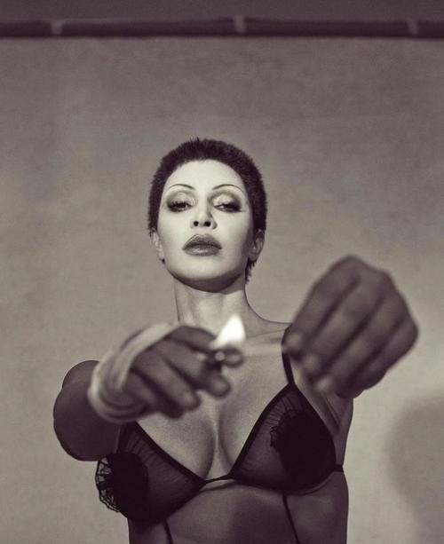 Ким кaрдaшьян экспериментирует с имиджем. 03