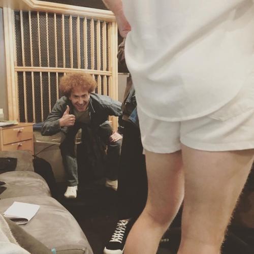 Гвил поздравил Джо с днём рождения в своём инстаграм аккаунте и теперь нам доступно ещё несколько фото со времён одуванчиковой прически. 02